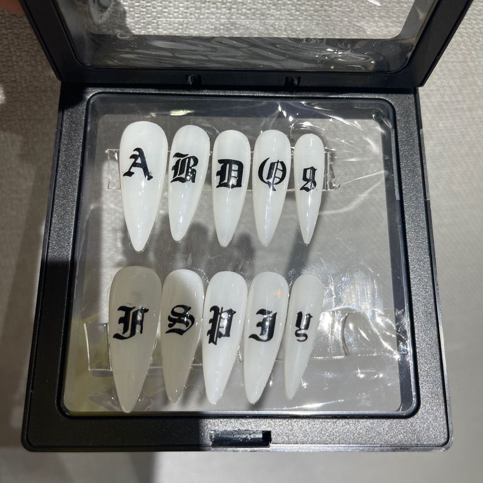 i1_abf61f34-ae8a-4d8b-be86-91e50783d589.jpg